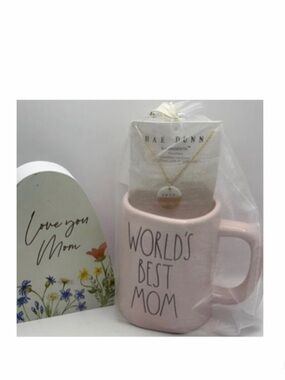 NEW Rae Dunn Pink “World’s Best Mom” Mug Gift Set With Necklace